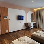 Отель Miami Голем