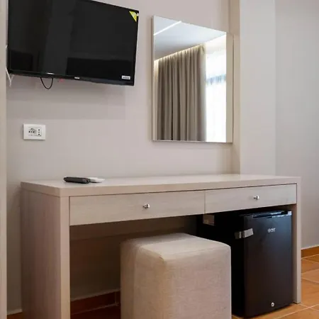 Hotel Miami Golem (Tirana)
